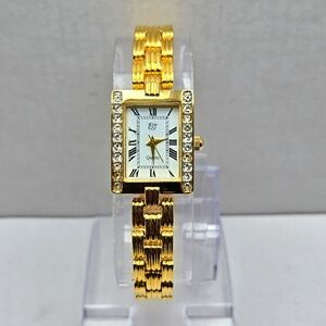 Womens Elizabeth Taylor White Diamonds Gold Crystals Rhinestones New Battery